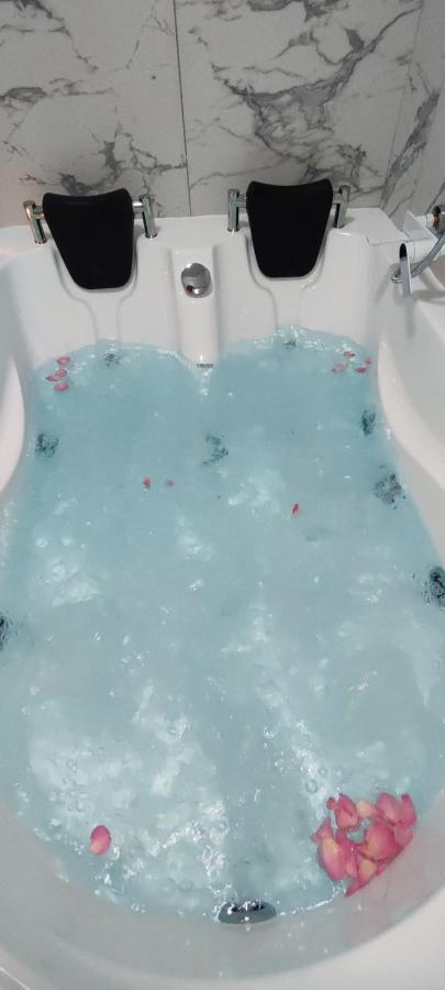 Apartamento Jacuzzi Belle View Sinaia-Free Parking Exterior foto