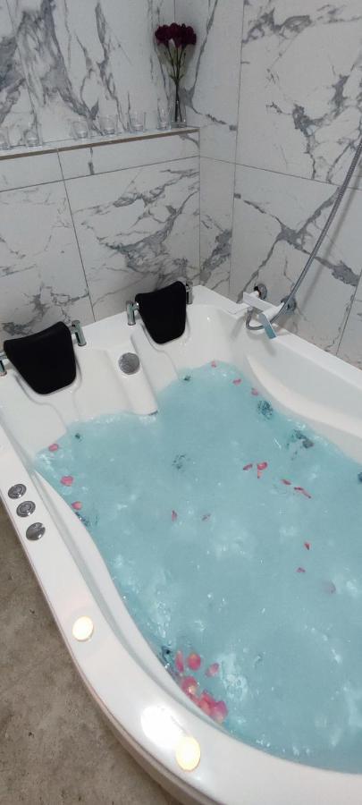 Apartamento Jacuzzi Belle View Sinaia-Free Parking Exterior foto