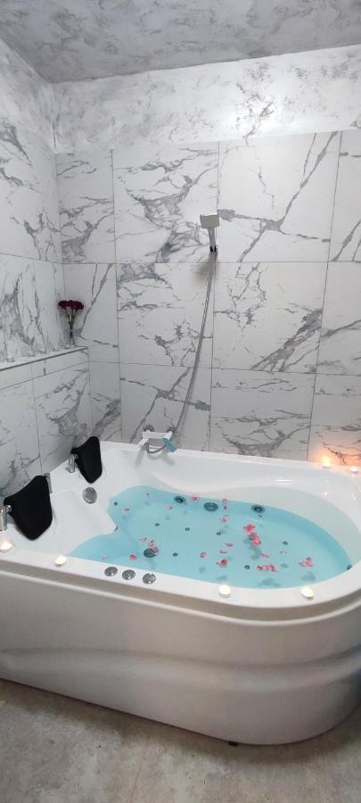 Apartamento Jacuzzi Belle View Sinaia-Free Parking Exterior foto