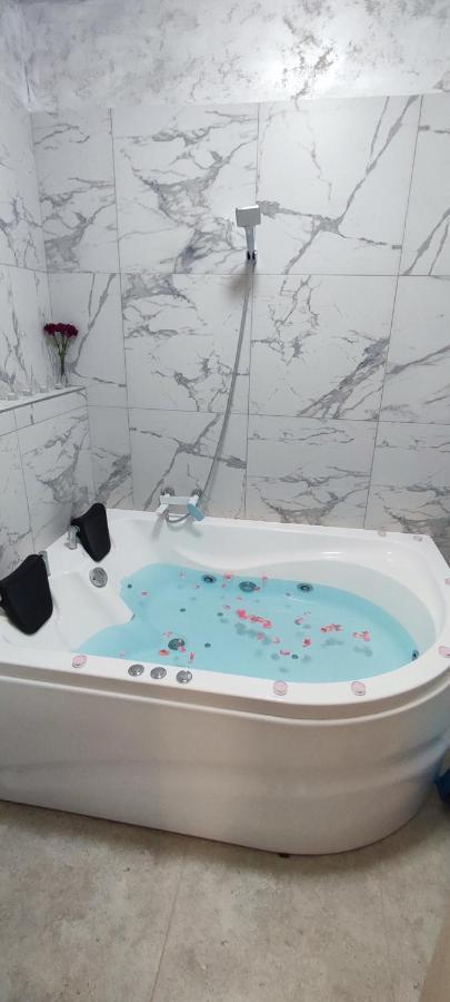 Apartamento Jacuzzi Belle View Sinaia-Free Parking Exterior foto